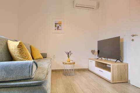 TV and multimedia, Living room, air conditioner