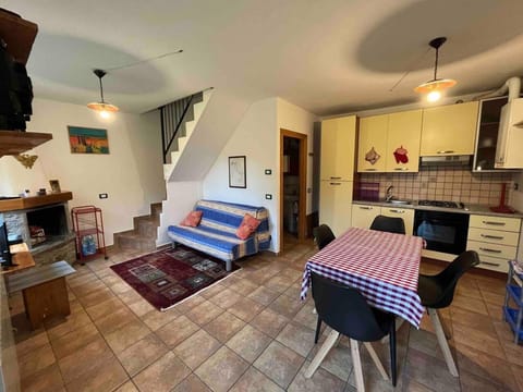 Kitchen or kitchenette, Living room, Seating area, Dining area, minibar, pet friendly, stove
