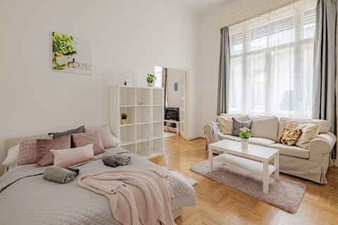 Photo of the whole room, Seating area, Bedroom