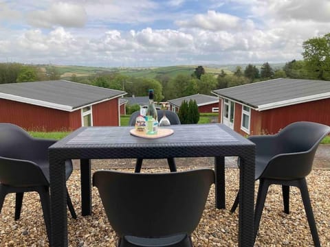 Caban Croeso-The Welcome Cabin, Holiday let, near Mansion House Llansteffan Cabin in Llansteffan