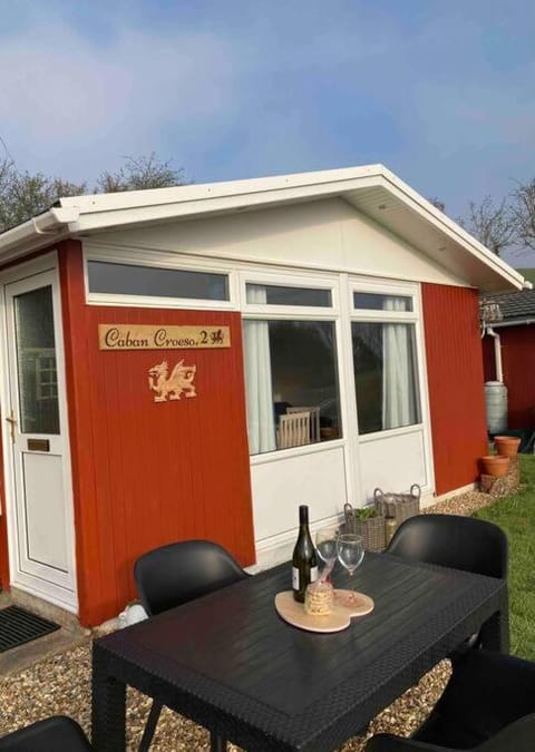 Caban Croeso-The Welcome Cabin, Holiday let, near Mansion House Llansteffan Cabin in Llansteffan