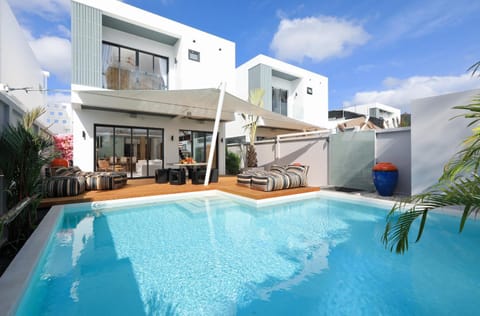 Property building, Patio, Day, Balcony/Terrace, Pool view, Swimming pool, sunbed