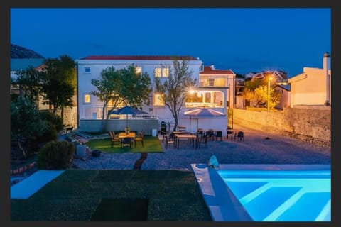 Property building, Swimming pool