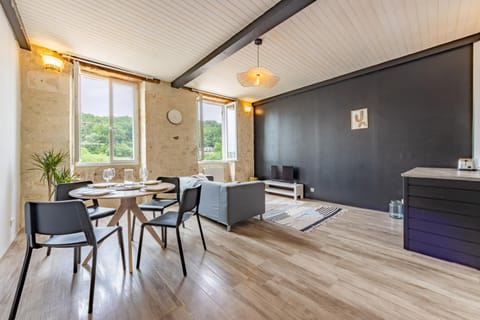 TV and multimedia, Living room, Seating area, Dining area