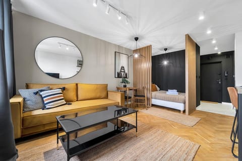 Bed, TV and multimedia, Living room, Photo of the whole room, Seating area, Bedroom