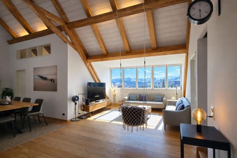 Communal lounge/ TV room, TV and multimedia, Living room, Seating area, Evening entertainment