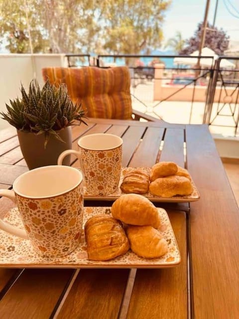 Coffee/tea facilities, Breakfast