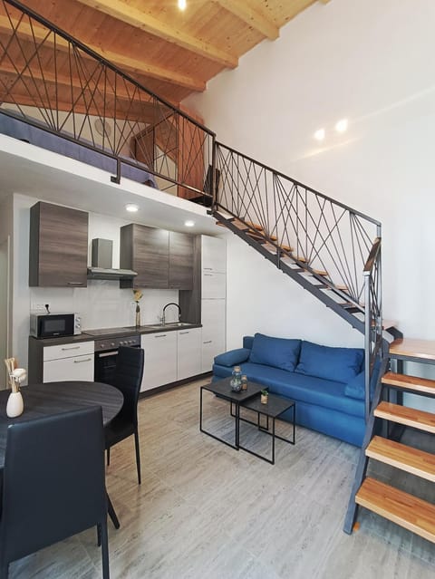 Kitchen or kitchenette, Living room, Seating area, Dining area, minibar, pet friendly, stove