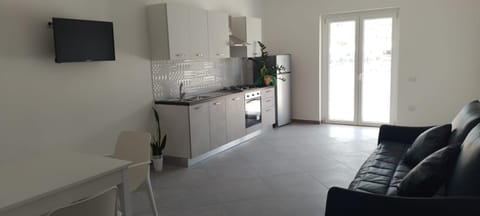 TV and multimedia, Kitchen or kitchenette, Living room, Seating area, oven, stove