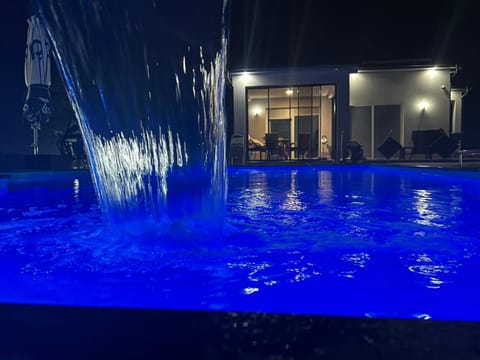Night, Pool view