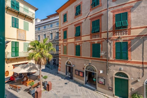 Day, View (from property/room), City view, Location