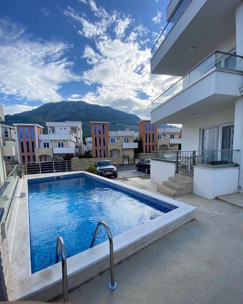 Property building, Patio, Day, Natural landscape, View (from property/room), Balcony/Terrace, Mountain view, Pool view, Swimming pool, sunbed