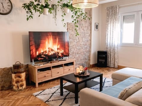 Communal lounge/ TV room, TV and multimedia, Living room