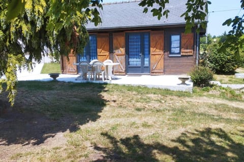 Petit chalet à la campagne Chalet in Brittany