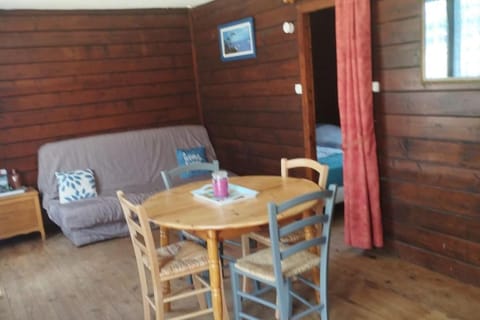 Petit chalet à la campagne Chalet in Brittany