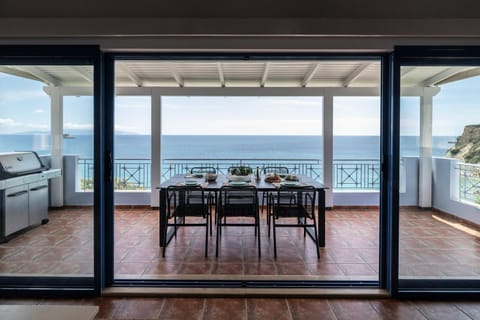Day, Balcony/Terrace, Seating area, Dining area, Sea view