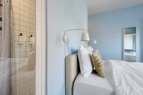 Bed, Bathroom, Bedroom