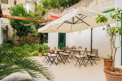Property building, Patio, Spring, Day, Garden, Garden view