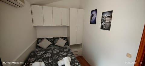 Bed, Photo of the whole room, Bedroom, towels, wardrobe, air conditioner
