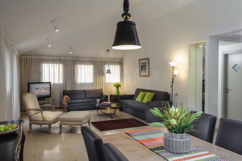 TV and multimedia, Living room, Dining area