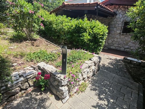 Patio, Facade/entrance