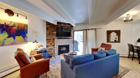 Ten Mile Island C220 House in Frisco