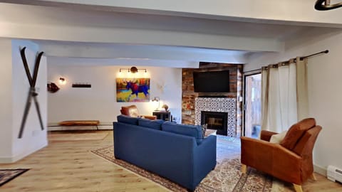 Ten Mile Island C220 House in Frisco