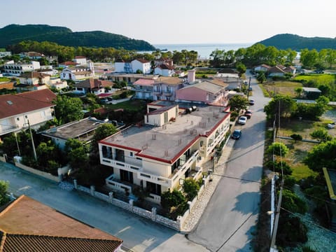 Property building, Day, Neighbourhood, Bird's eye view, City view, Location, Parking