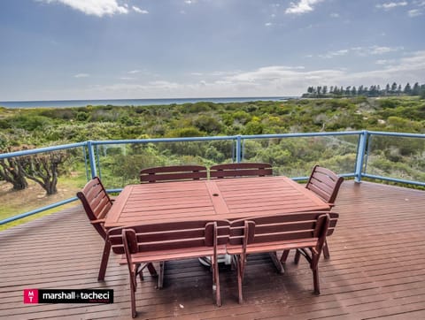 Natural landscape, View (from property/room), Balcony/Terrace, Dining area