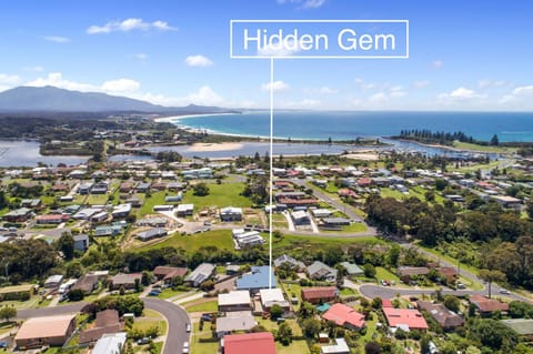 Nearby landmark, Neighbourhood, Natural landscape, Bird's eye view, Beach, Lake view, Sea view, Street view