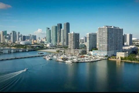 Sol Miami # 2 with free parking Apartment in Coconut Grove