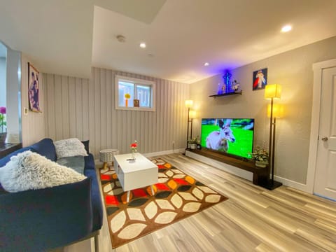 TV and multimedia, Living room, Evening entertainment