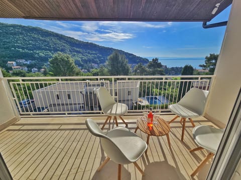 Day, Natural landscape, View (from property/room), Balcony/Terrace, Seating area, Mountain view, Sea view