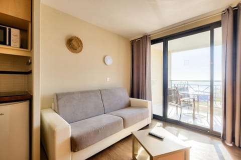 Bed, Living room, Bedroom