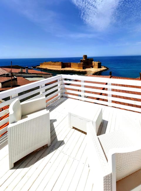 View (from property/room), Balcony/Terrace, Landmark view, Sea view