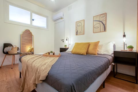 Bed, Photo of the whole room, Bedroom, air conditioner
