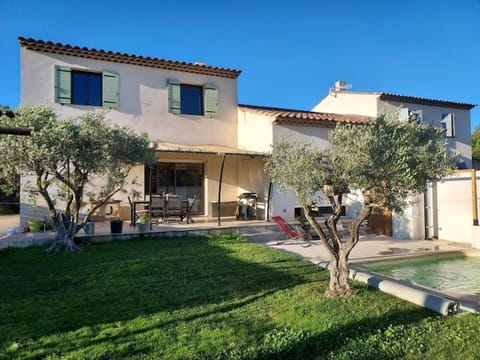 Maison avec piscine en Provence House in Lambesc