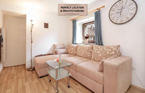 Living room, Decorative detail, Seating area