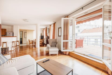 Balcony/Terrace, Living room, Seating area, Dining area