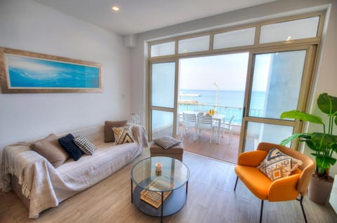 Spacious 4 bedrooms with sea view balcony GOSLM-3 Apartment in Sliema