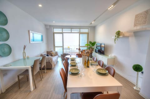 Spacious 4 bedrooms with sea view balcony GOSLM-3 Apartment in Sliema
