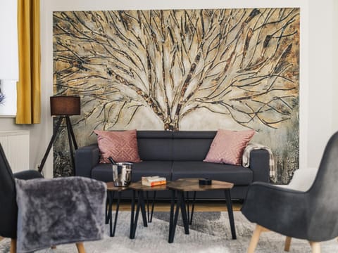 Bed, Living room, Decorative detail, Seating area