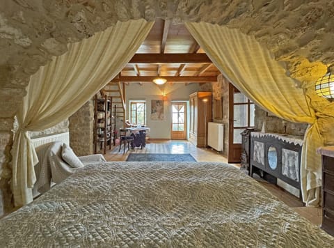 Bed, Photo of the whole room, Seating area, Bedroom