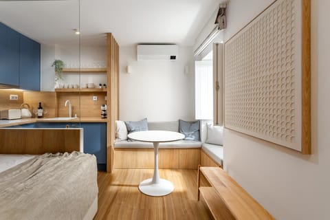 Kitchen or kitchenette, Living room