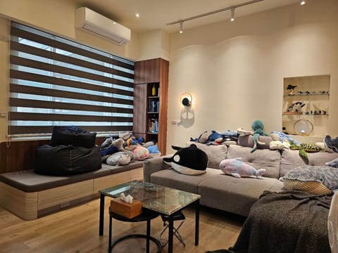 Communal lounge/ TV room, Living room, Seating area
