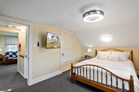 TV and multimedia, Photo of the whole room, Bedroom