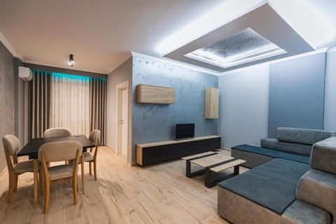 Communal lounge/ TV room, TV and multimedia, Living room, Seating area, Evening entertainment