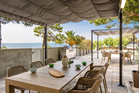 Patio, Natural landscape, View (from property/room), Balcony/Terrace, Dining area, Sea view