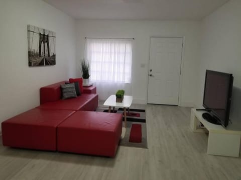 My lovely home in Miami 15 minutes from the Beach Apartment in Coconut Grove