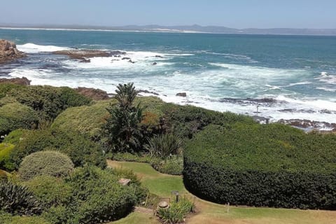 305B Bayview Breathe Apartment in Hermanus